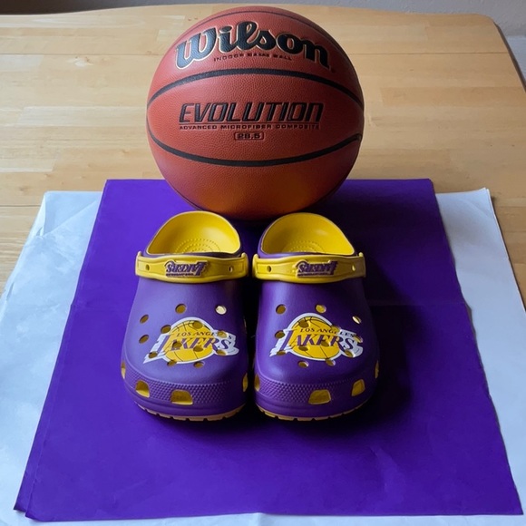 🏀 CROCS NBA™️ LOS ANGELES LAKERS CLASSIC CLOGS 🏀 - Picture 8 of 16
